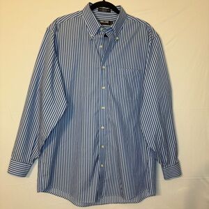 Kirkland Signature Blue Casual Button Down Shirt.  A16